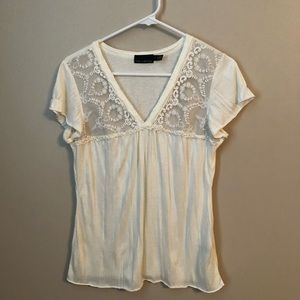 Limited lacey v neck tshirt, small